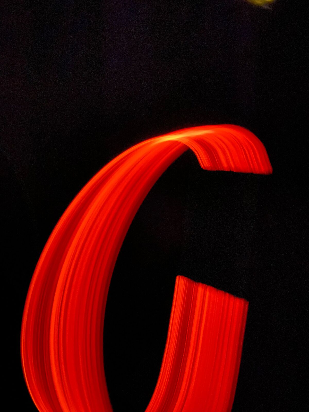 Rote Neon-Lightpainting-Schleifen