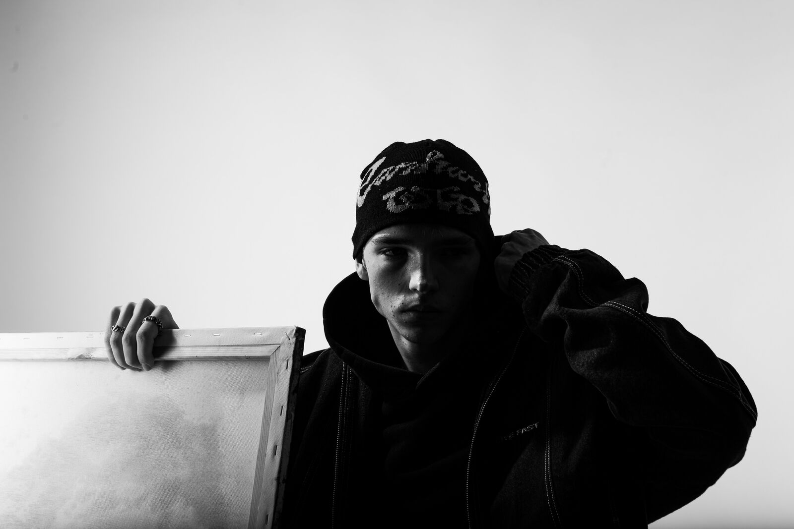 Schwarz-Weiß Studio-Porträt
