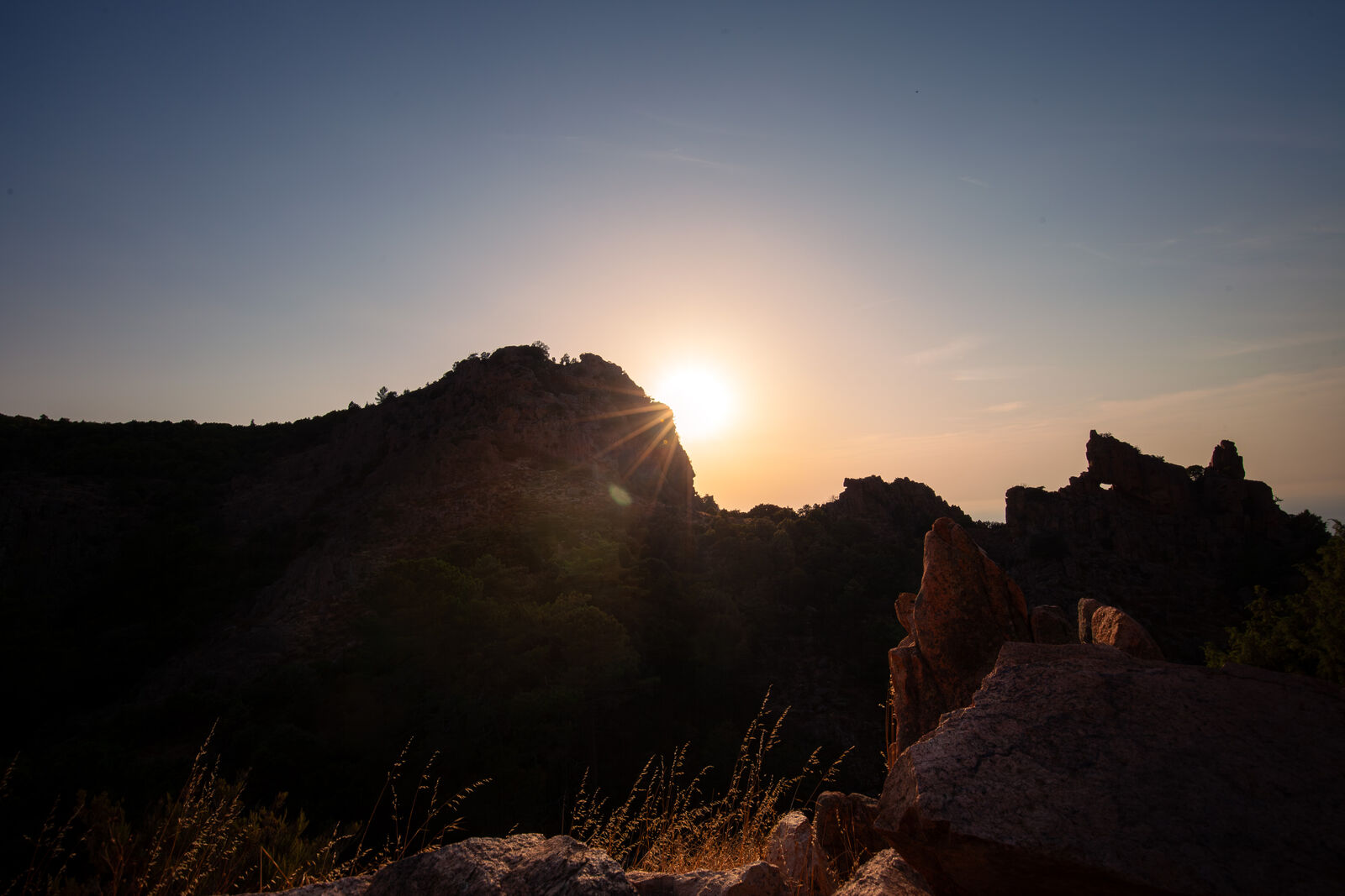 Bergkette bei Sonnenuntergang